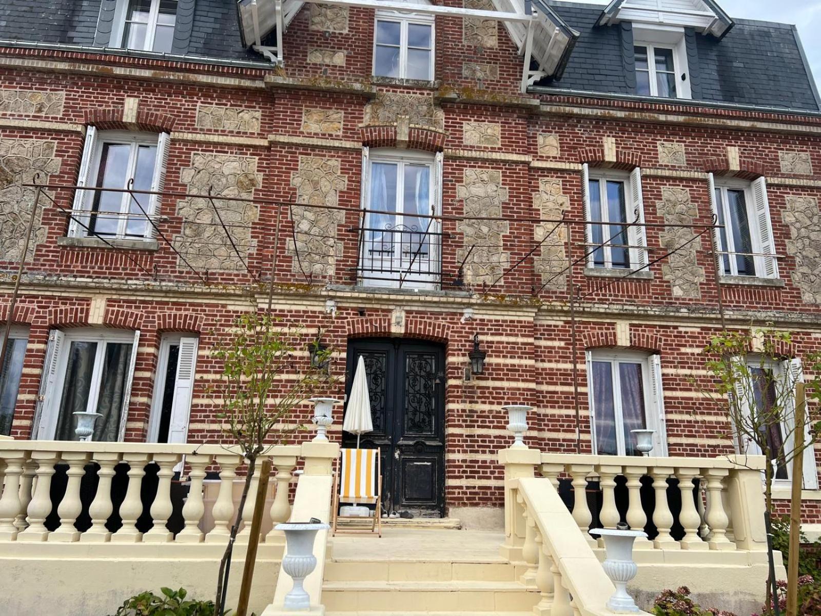 Le Manoir De La Baronnie Villa Norrey-en-Auge Exterior photo