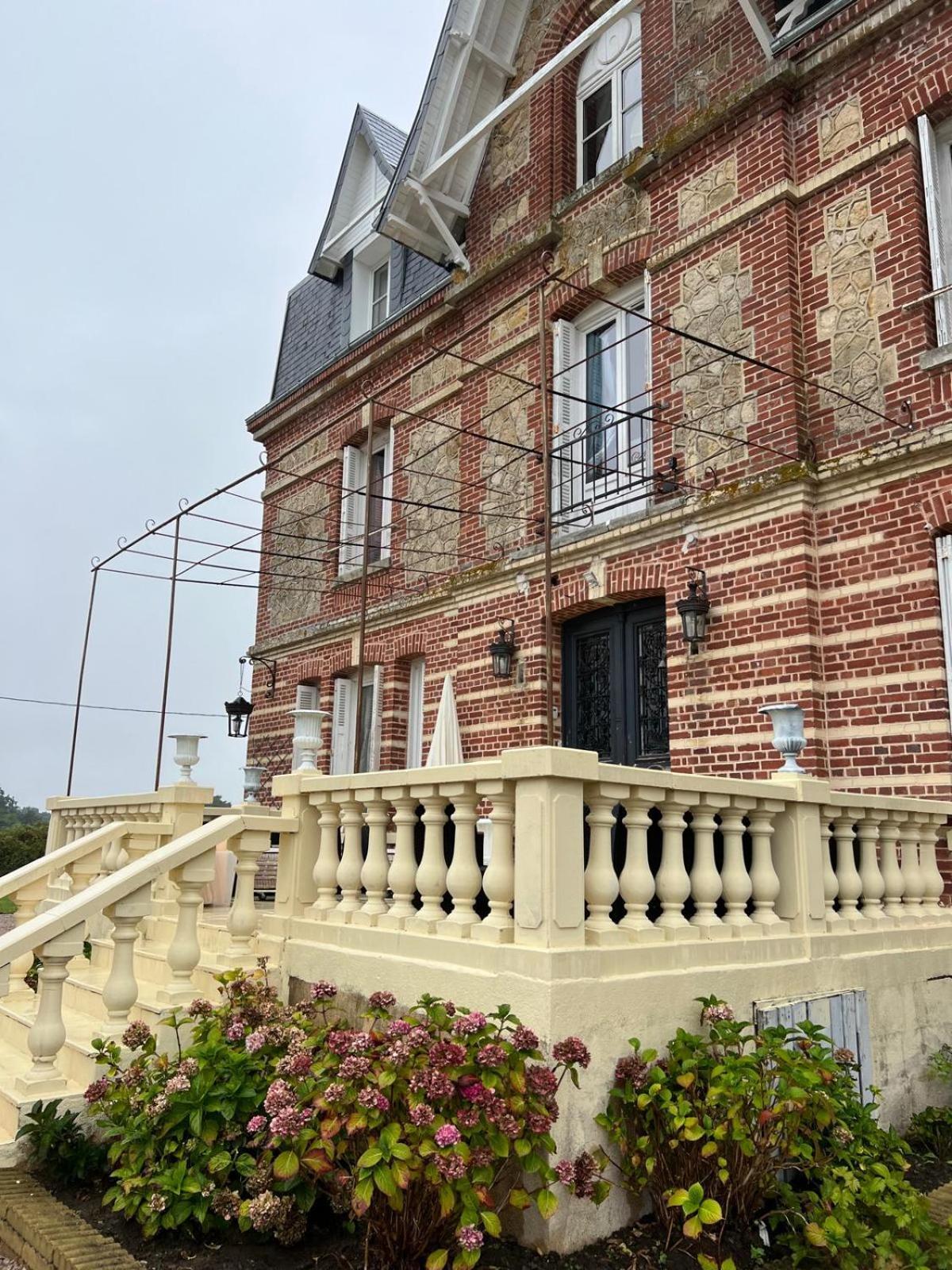 Le Manoir De La Baronnie Villa Norrey-en-Auge Exterior photo